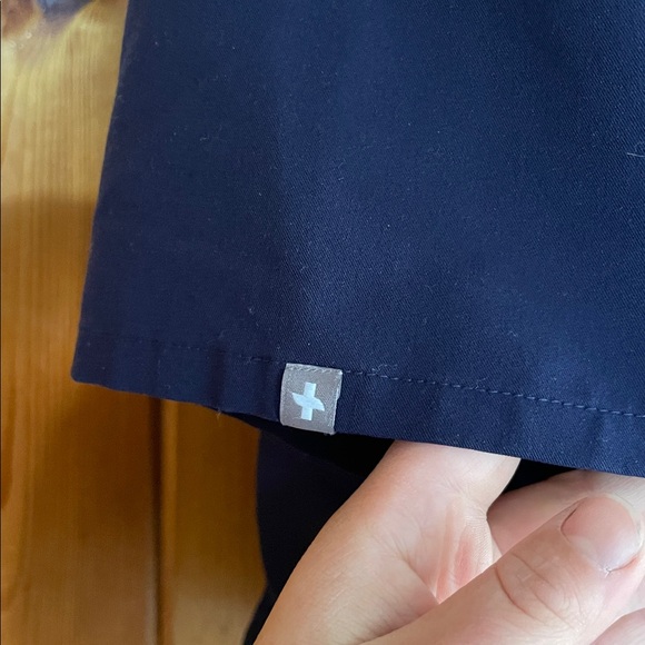 Fig Catarina one pocket scrub top women's nurse scrub top navy blue size XL - Picture 5 of 10